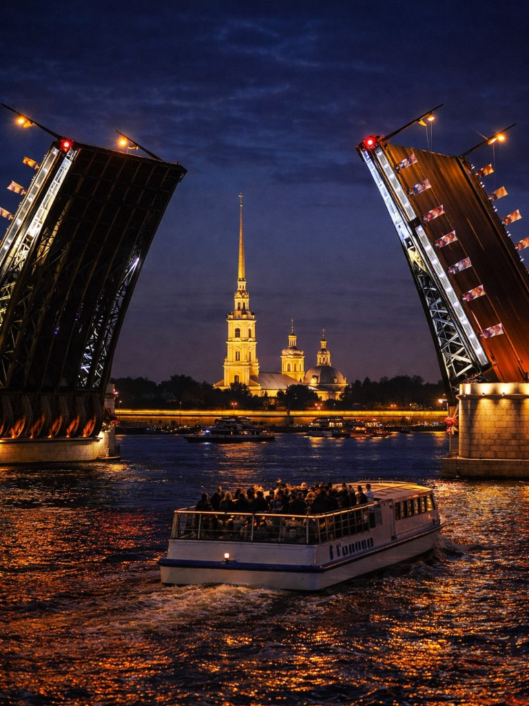 Ночная экскурсия «Под разведенными мостами»