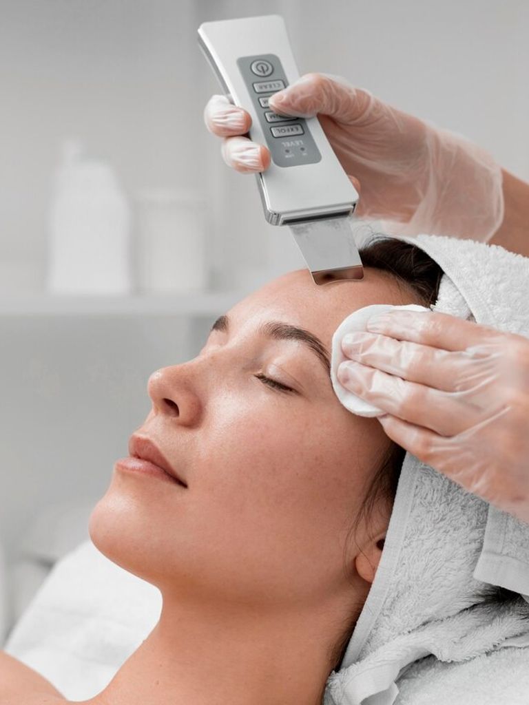 Ультразвуковая чистка + пилинг + Premium SPA-уход губ